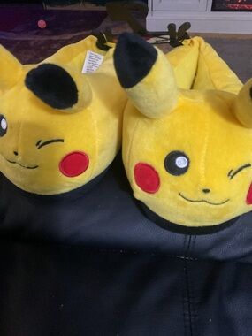 Pikachu Pokemon 3D Pikachu Slippers size 13/1 character Poké ball